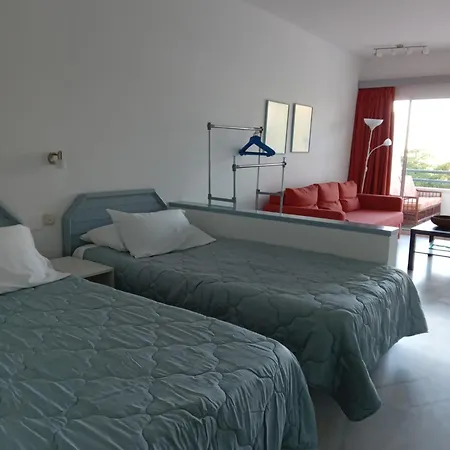 Club Atlantis 160 - Playa De Americas Appartement *